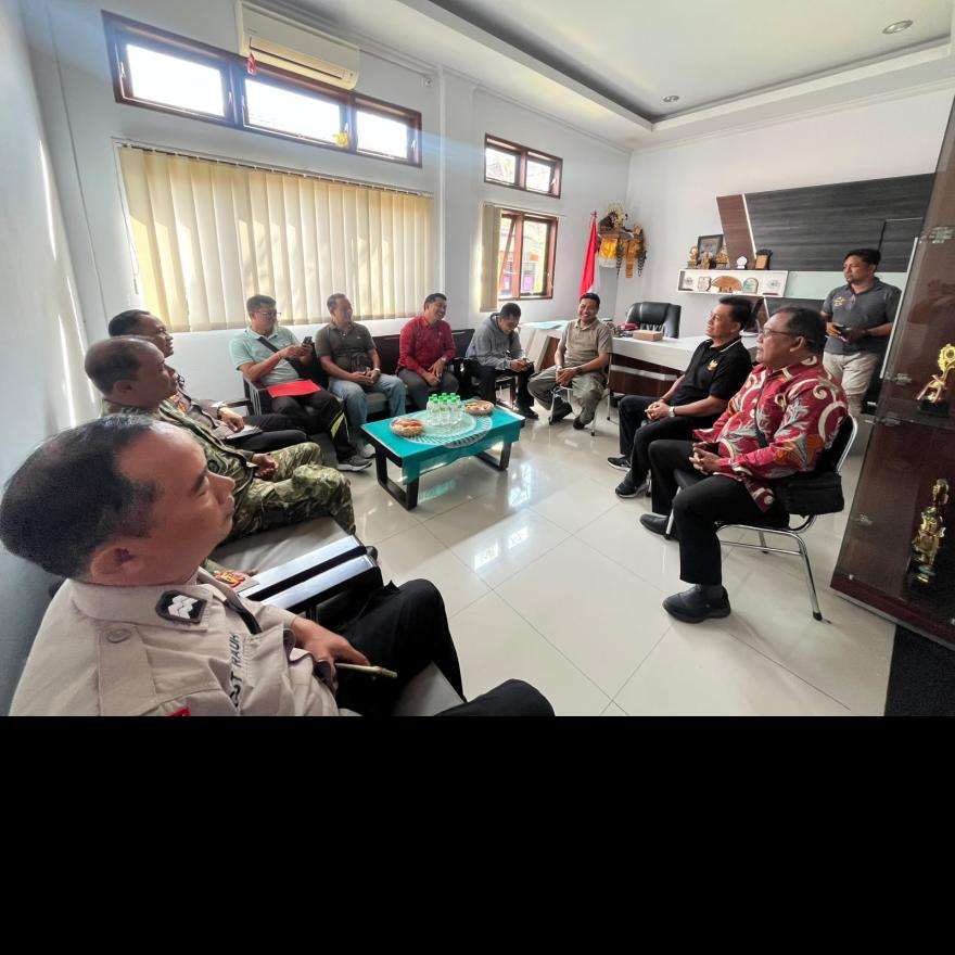 Bapak Camat Sukawati bersama unsur Muspika Kecamatan Sukawati melaksanakan kegiatan monitoring 